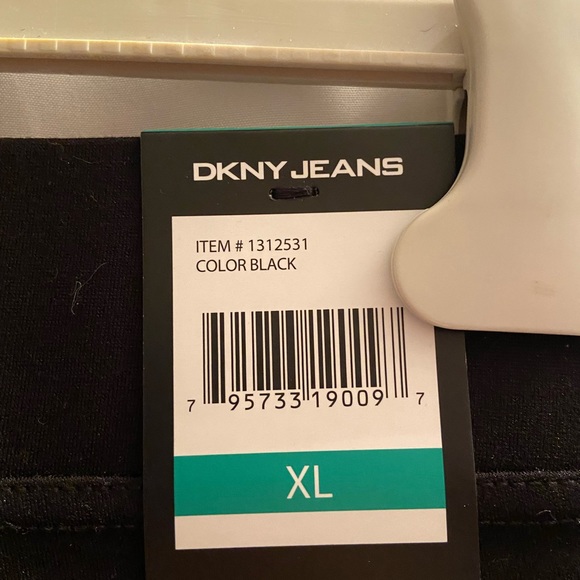 DKNY Pointe jeans XL - Picture 11 of 11